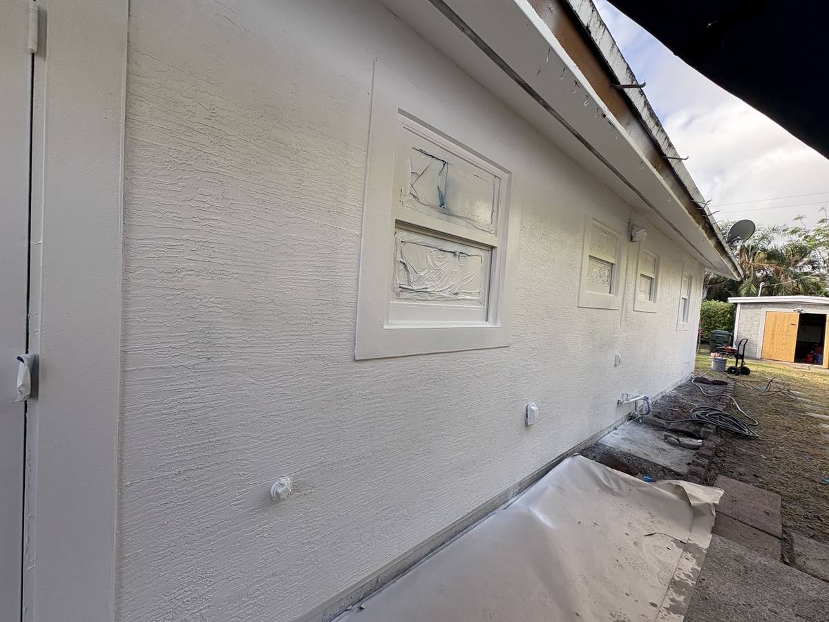 Stucco Resurfacing example by Simon Stucco Services in South Florida
