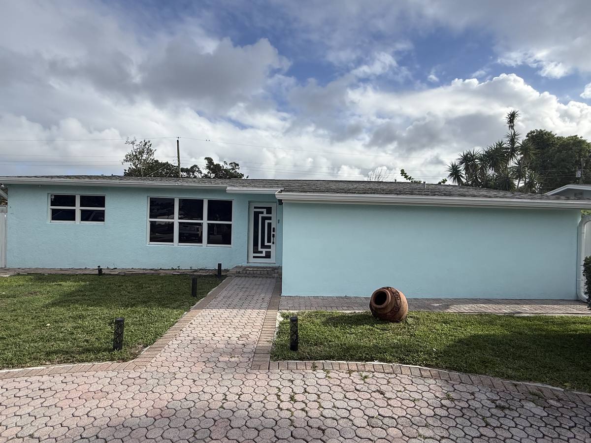 Full restucco house with decorative brick tile β Simon Stucco Services