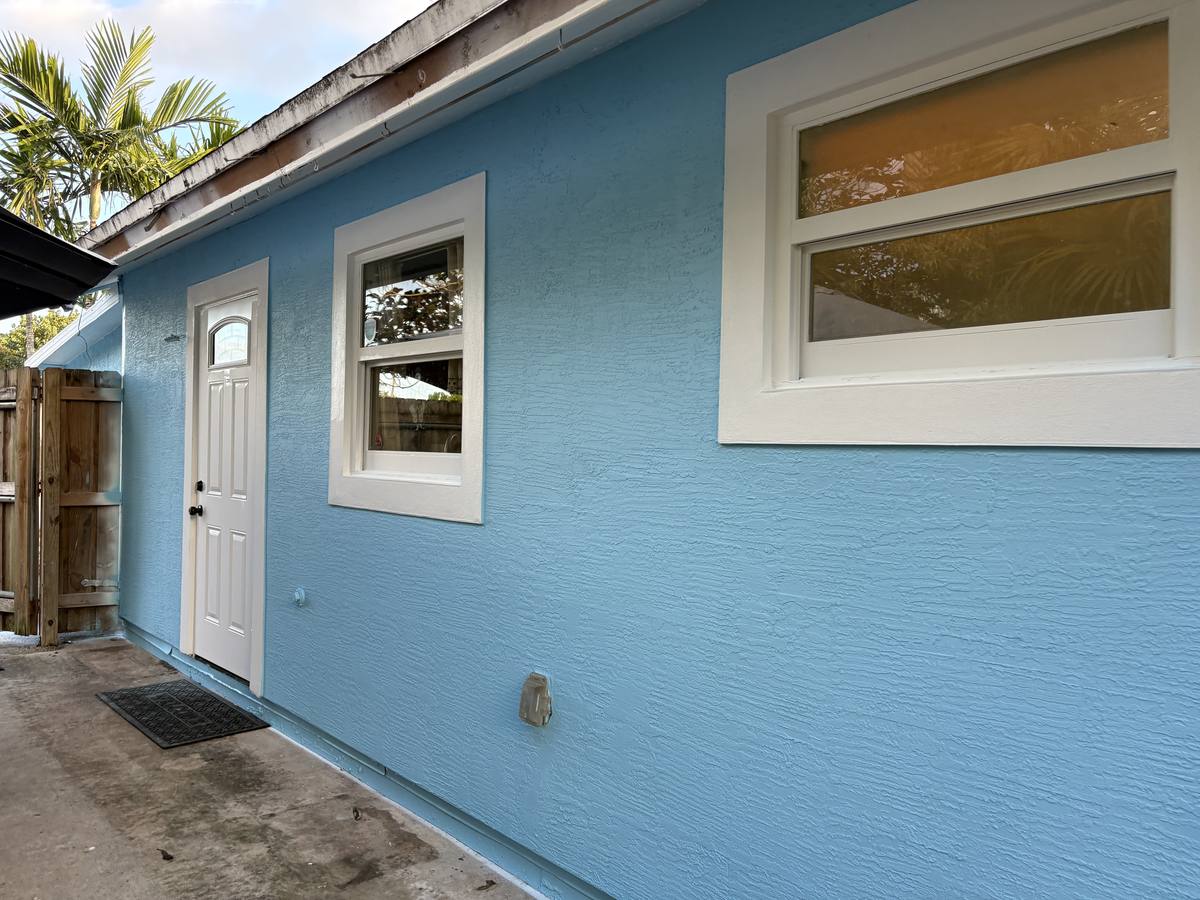 Siding To Stucco Finished White South Florida - Simon Stucco Services