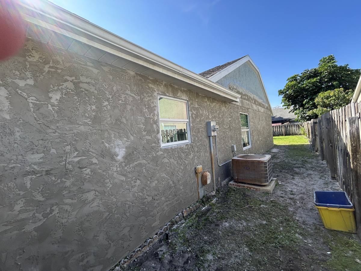 Residential stucco work by Simon Stucco Services in Cutler Bay, Florida