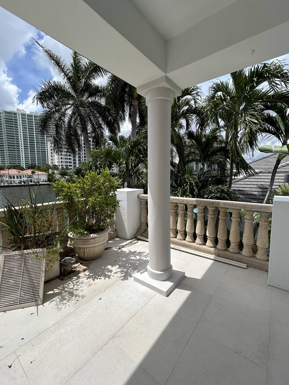 Residential stucco work by Simon Stucco Services in North Palm Beach, Florida