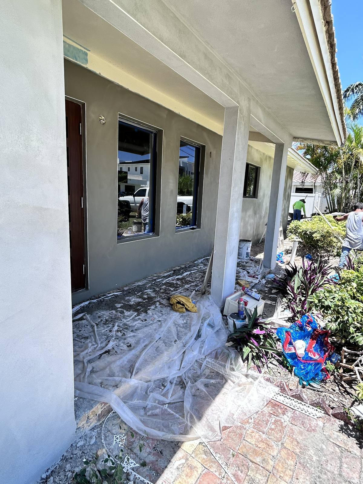 Stucco Luxury Home Restucco Team - Simon Stucco Services